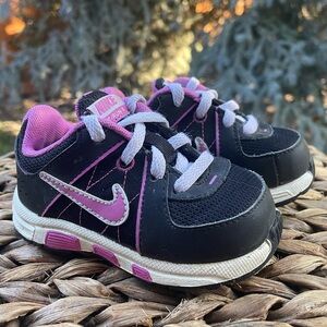 Nike T-Run 5 Black and Pink Toddler Girl Sneaker Tennis Shoes.  Size 4.5 C